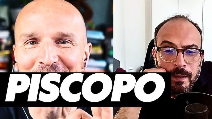 Il Maestro Piscopo e Monty davanti alla scacchiera durante una lezione